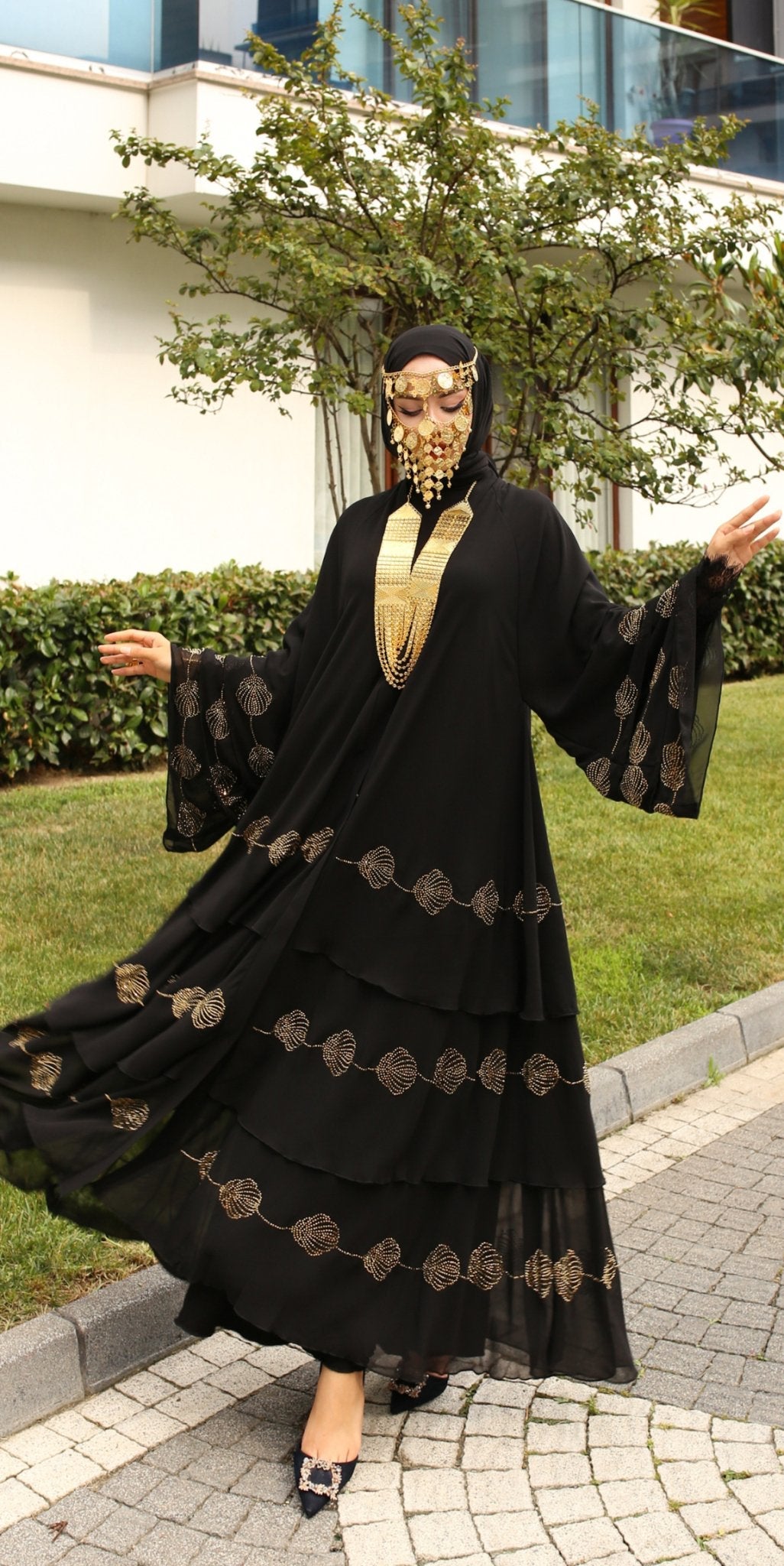 Golden Sparkle Funnel Abaya - Emirati Abaya TRGolden Sparkle Funnel Abaya