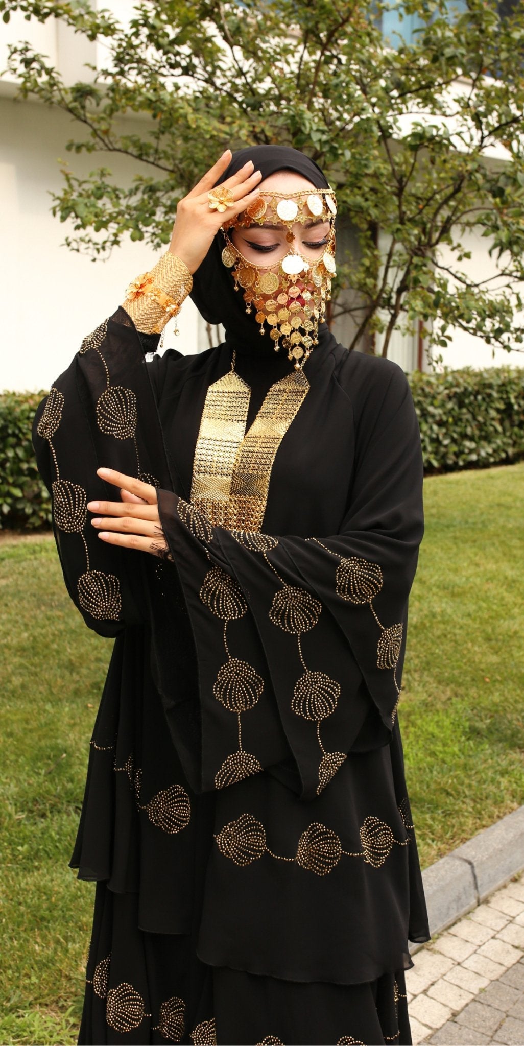 Golden Sparkle Funnel Abaya - Emirati Abaya TRGolden Sparkle Funnel Abaya