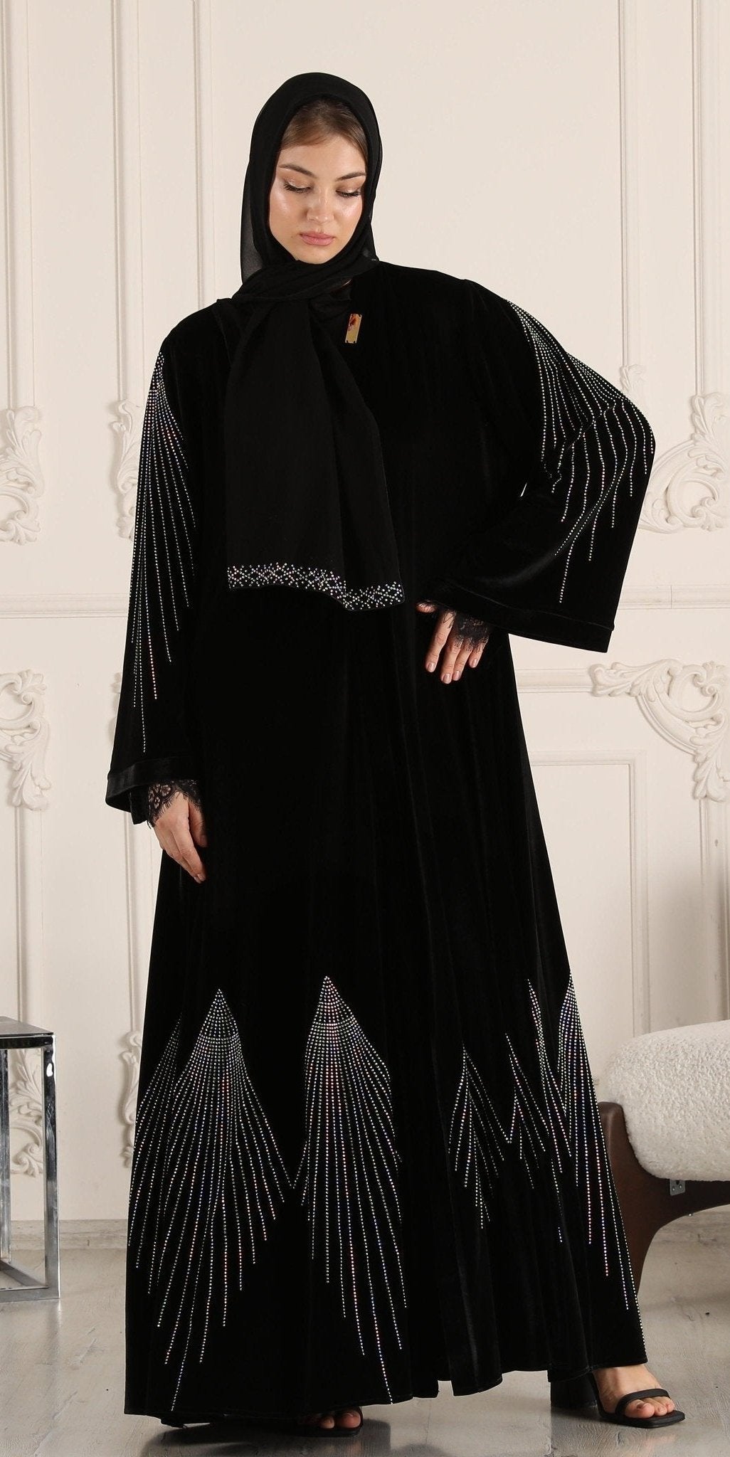 Luxurious Velvet Elegance: Embroidered Stones Abaya - Emirati Abaya TRLuxurious Velvet Elegance: Embroidered Stones Abaya