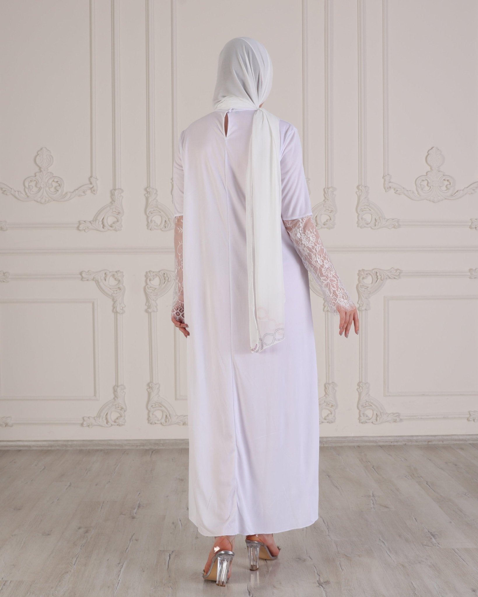 Pure Lace Elegance" Dubai - Inspired White Inner Abaya with Delicate Sleeve Details - Emirati Abaya TRPure Lace Elegance" Dubai - Inspired White Inner Abaya with Delicate Sleeve Details