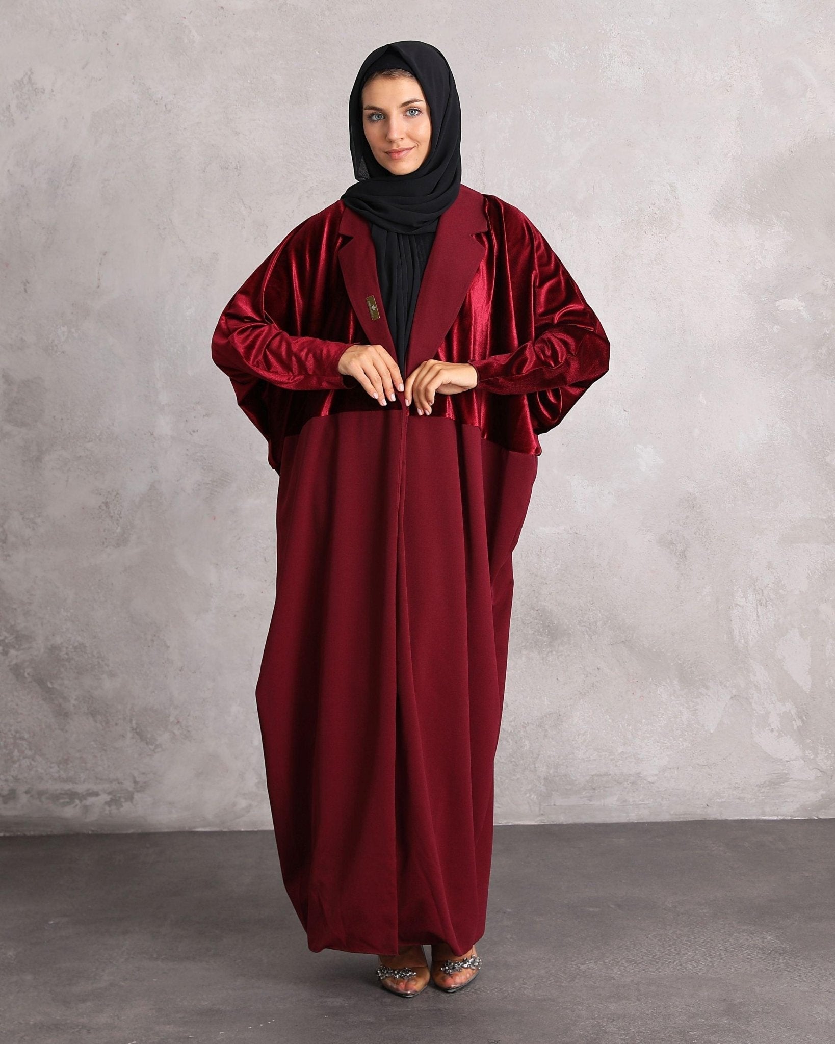 Velvet Noir: Exude Timeless Elegance in Red Velvet Abaya - Emirati Abaya TRVelvet Noir: Exude Timeless Elegance in Red Velvet Abaya