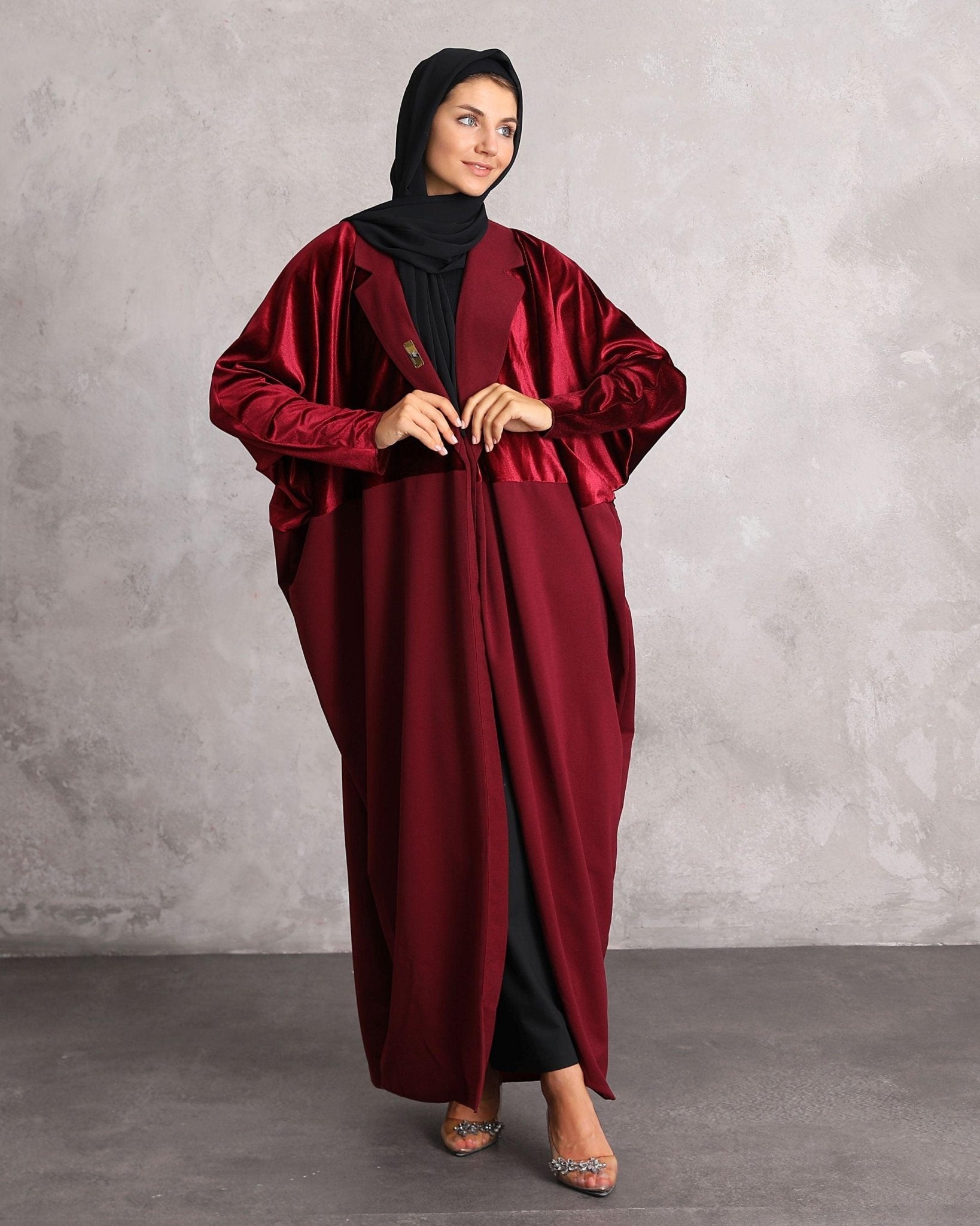 Velvet Noir: Exude Timeless Elegance in Red Velvet Abaya - Emirati Abaya TRVelvet Noir: Exude Timeless Elegance in Red Velvet Abaya