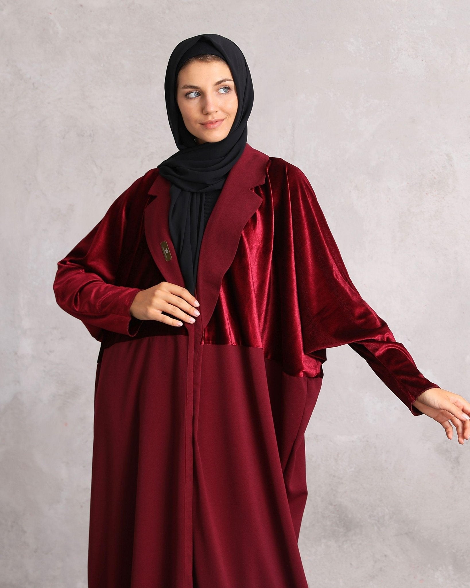 Velvet Noir: Exude Timeless Elegance in Red Velvet Abaya - Emirati Abaya TRVelvet Noir: Exude Timeless Elegance in Red Velvet Abaya